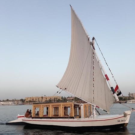Nile Sunrise Felucca Boat Private Rental Luxor Ngoại thất bức ảnh
