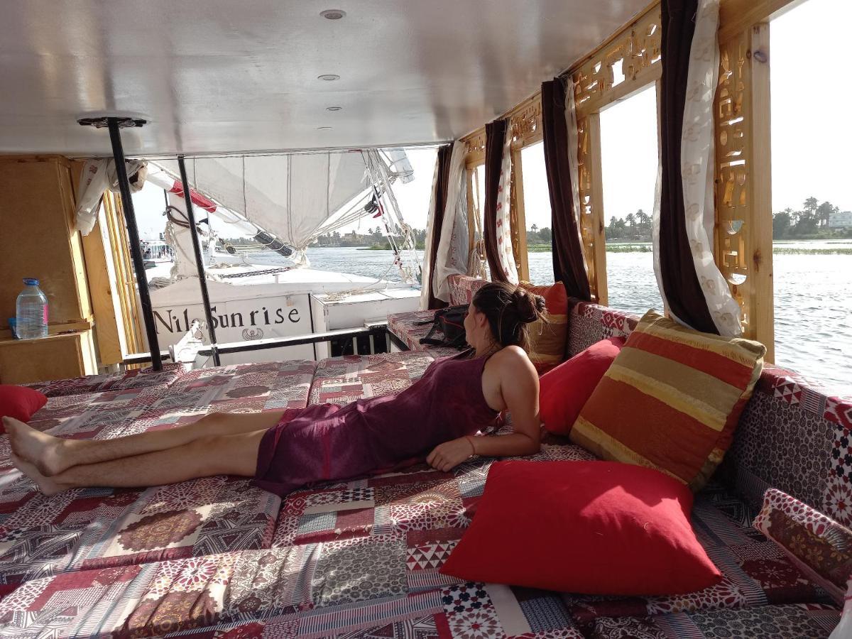 Nile Sunrise Felucca Boat Private Rental Luxor Ngoại thất bức ảnh