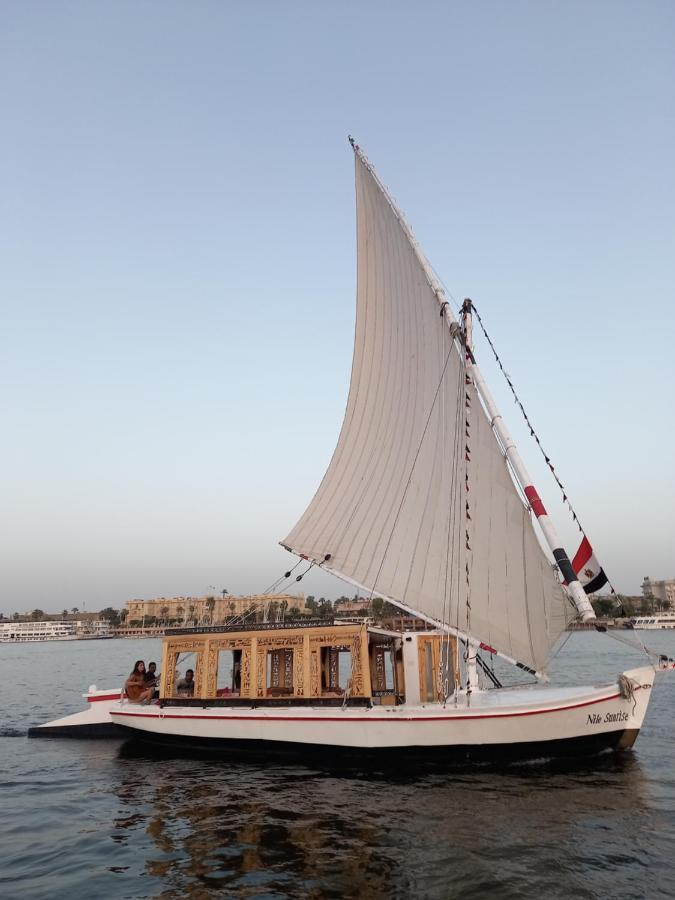 Nile Sunrise Felucca Boat Private Rental Luxor Ngoại thất bức ảnh