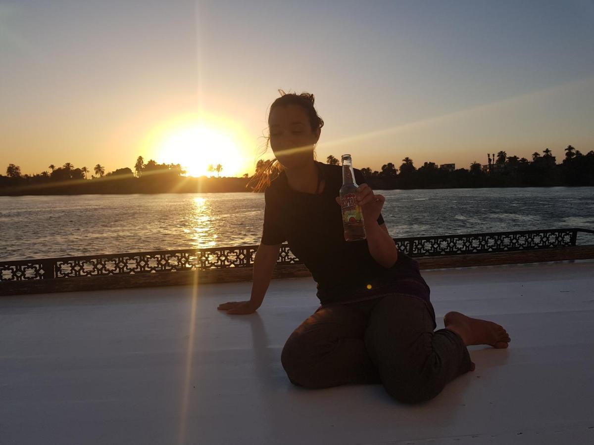 Nile Sunrise Felucca Boat Private Rental Luxor Ngoại thất bức ảnh