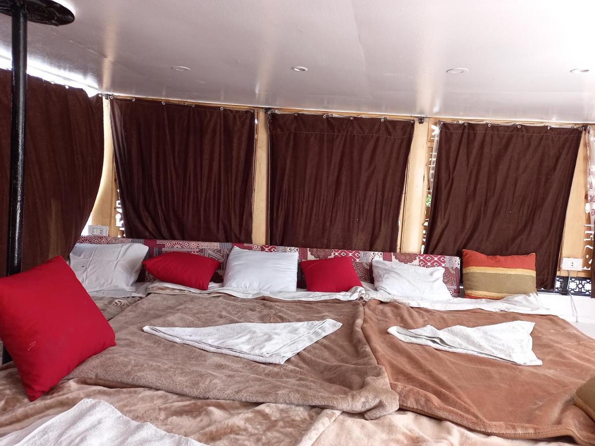 Nile Sunrise Felucca Boat Private Rental Luxor Ngoại thất bức ảnh