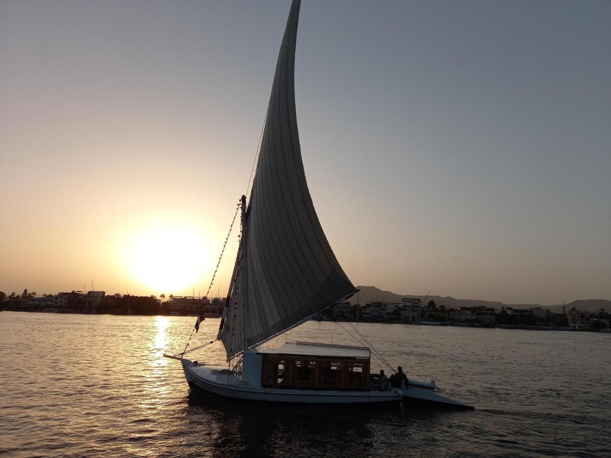 Nile Sunrise Felucca Boat Private Rental Luxor Ngoại thất bức ảnh