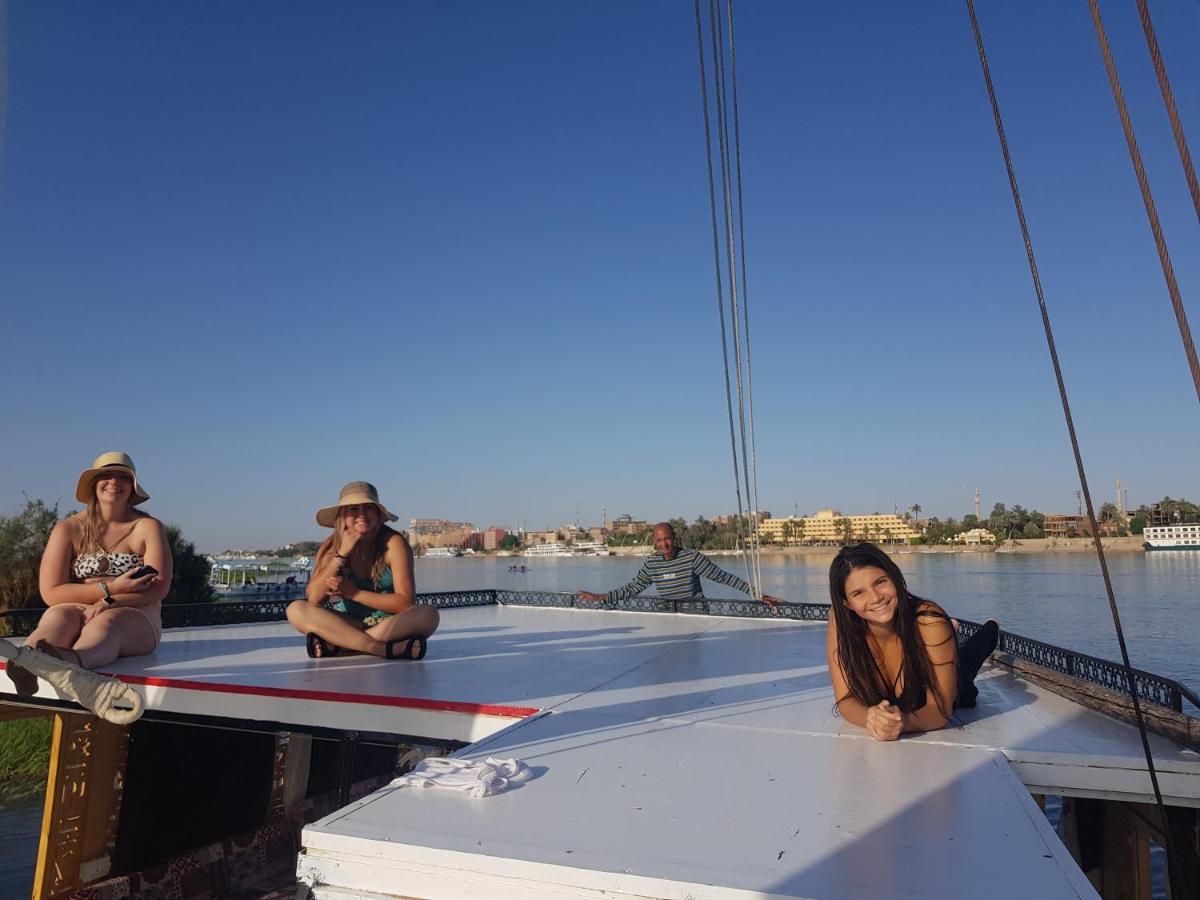 Nile Sunrise Felucca Boat Private Rental Luxor Ngoại thất bức ảnh