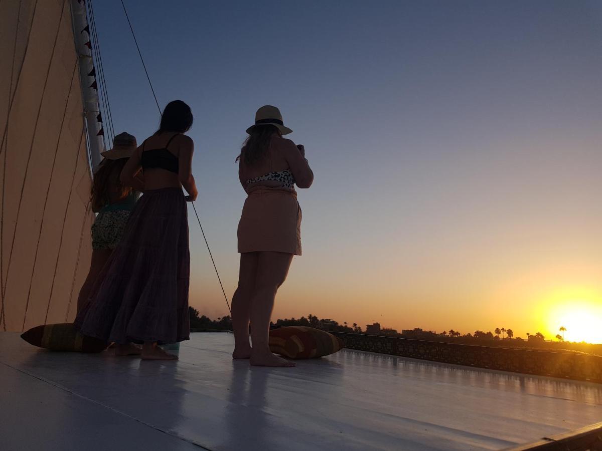 Nile Sunrise Felucca Boat Private Rental Luxor Ngoại thất bức ảnh