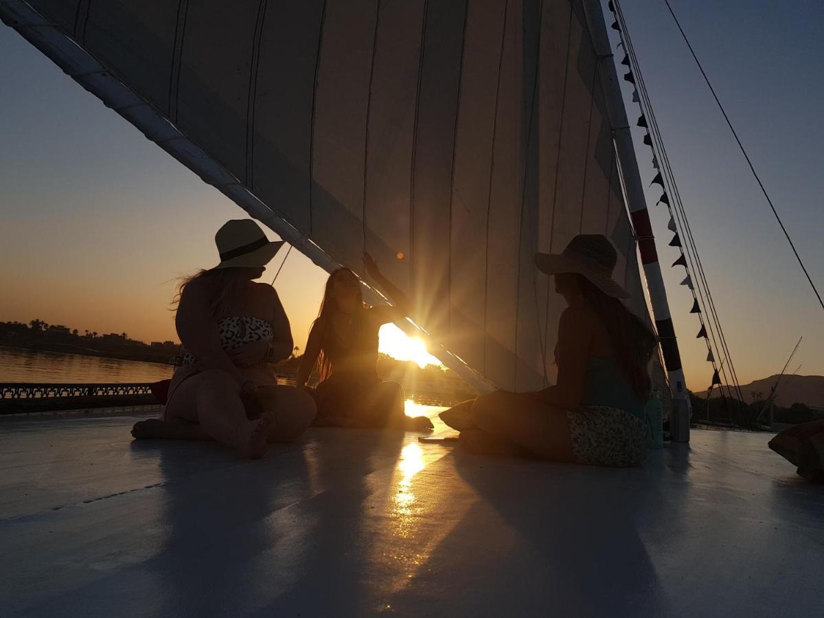 Nile Sunrise Felucca Boat Private Rental Luxor Ngoại thất bức ảnh