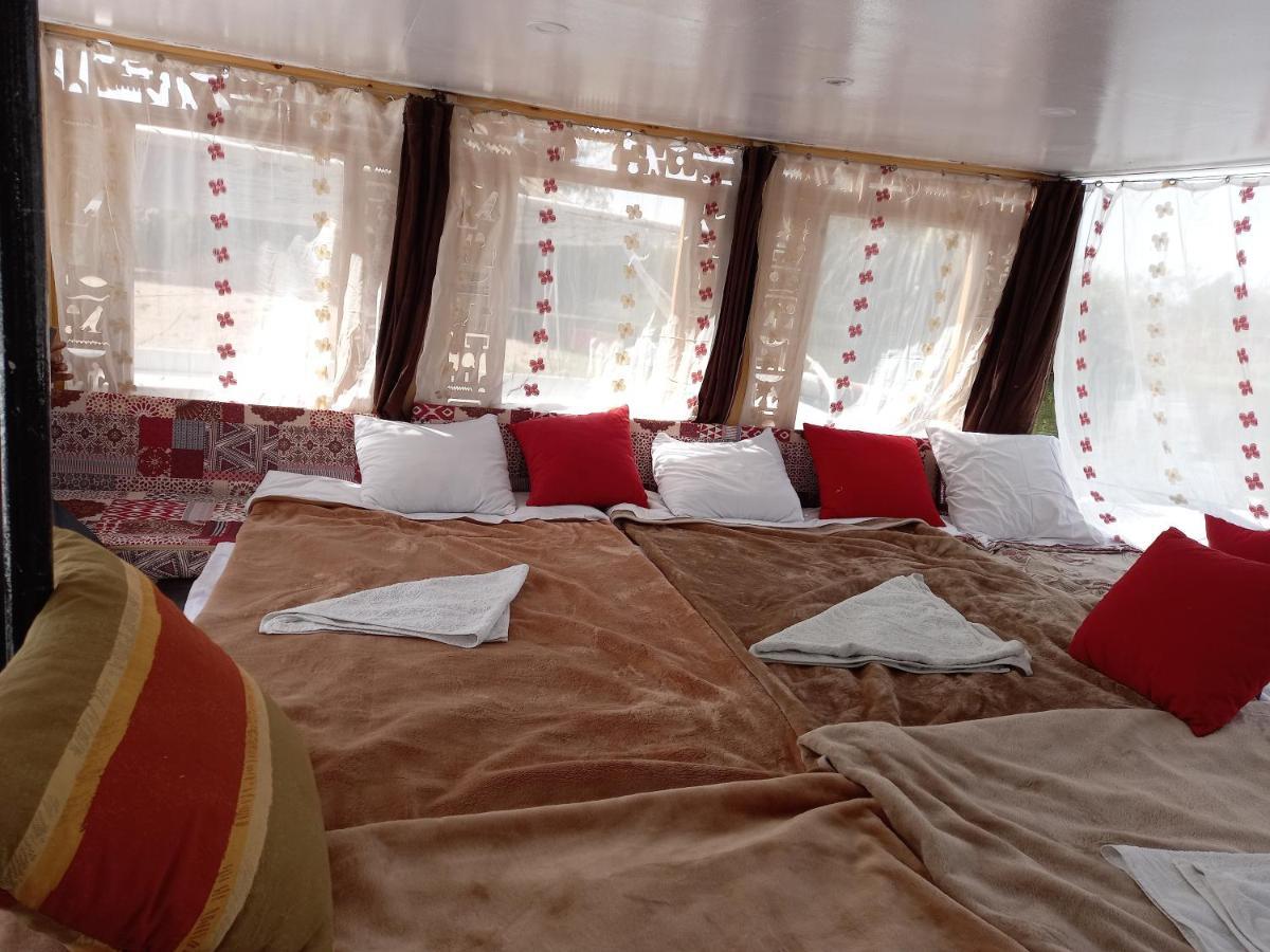 Nile Sunrise Felucca Boat Private Rental Luxor Ngoại thất bức ảnh