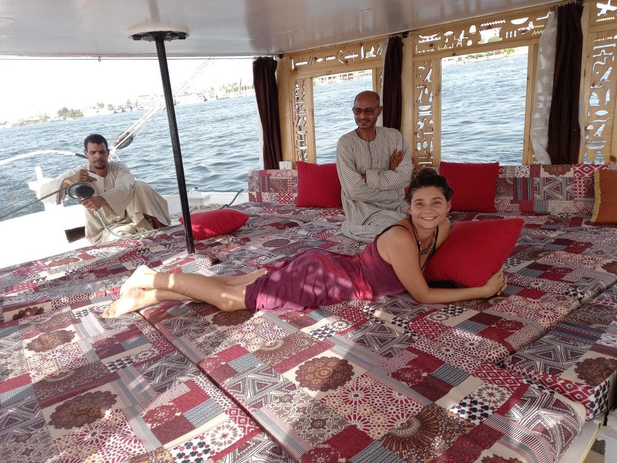 Nile Sunrise Felucca Boat Private Rental Luxor Ngoại thất bức ảnh
