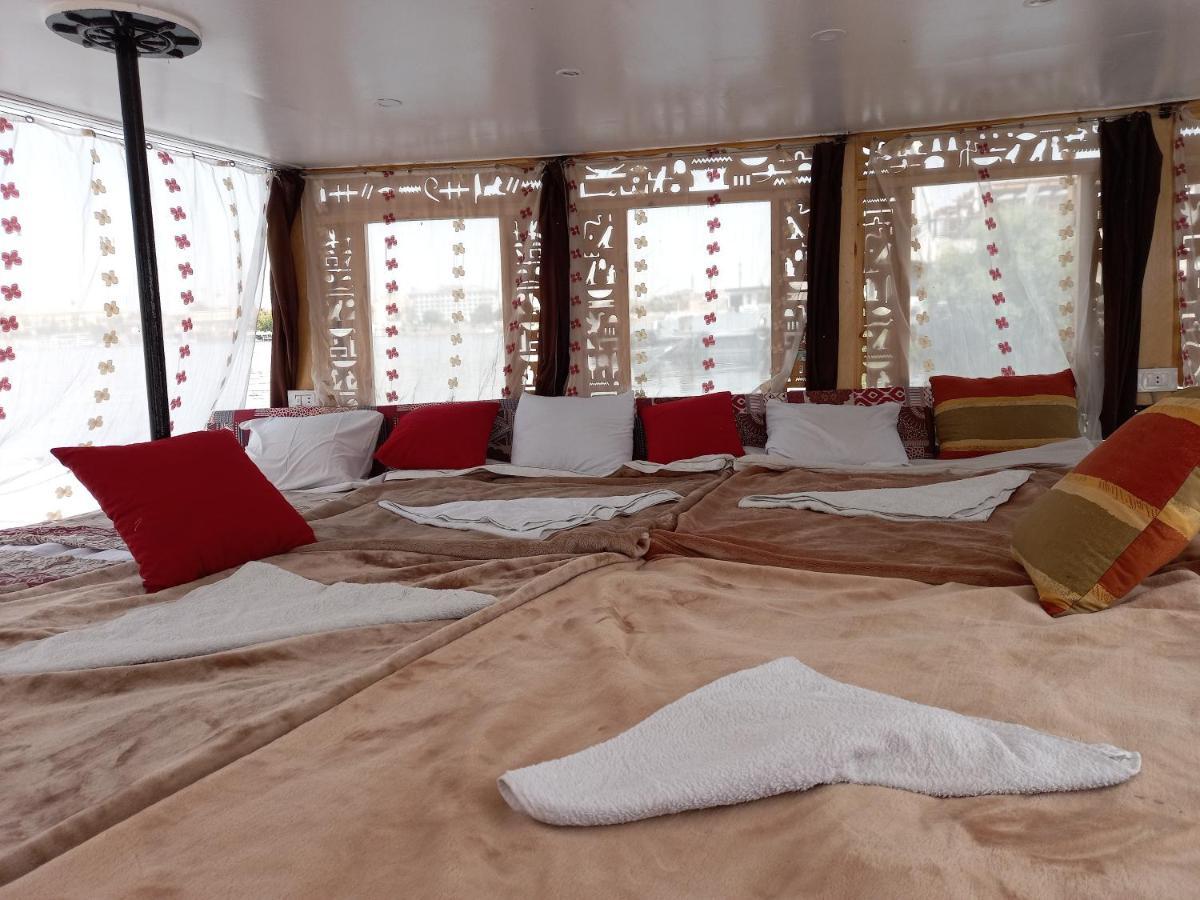 Nile Sunrise Felucca Boat Private Rental Luxor Ngoại thất bức ảnh