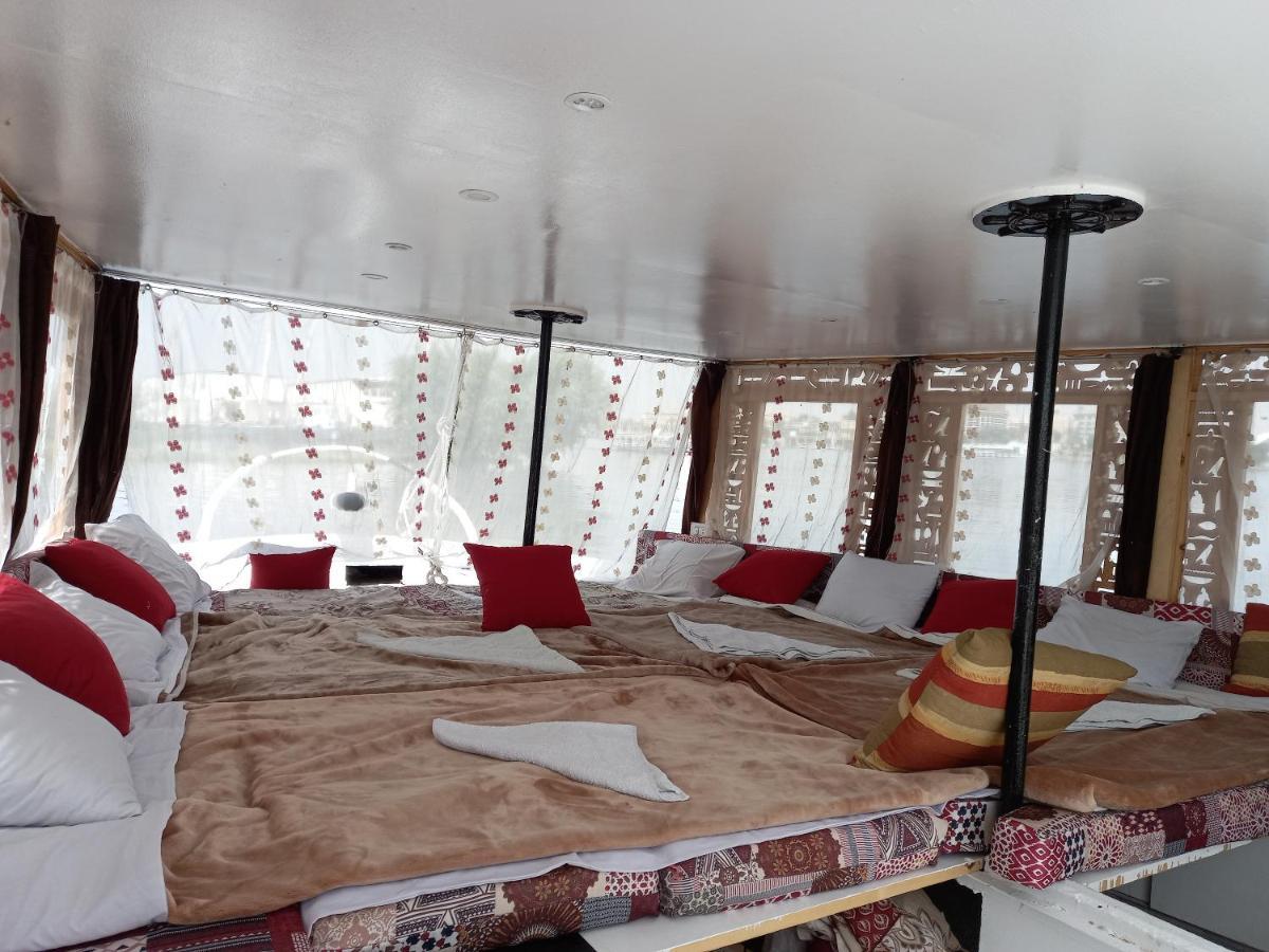 Nile Sunrise Felucca Boat Private Rental Luxor Ngoại thất bức ảnh