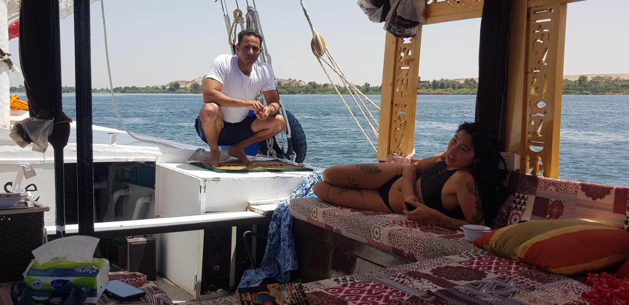 Nile Sunrise Felucca Boat Private Rental Luxor Ngoại thất bức ảnh