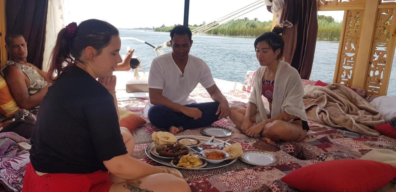 Nile Sunrise Felucca Boat Private Rental Luxor Ngoại thất bức ảnh