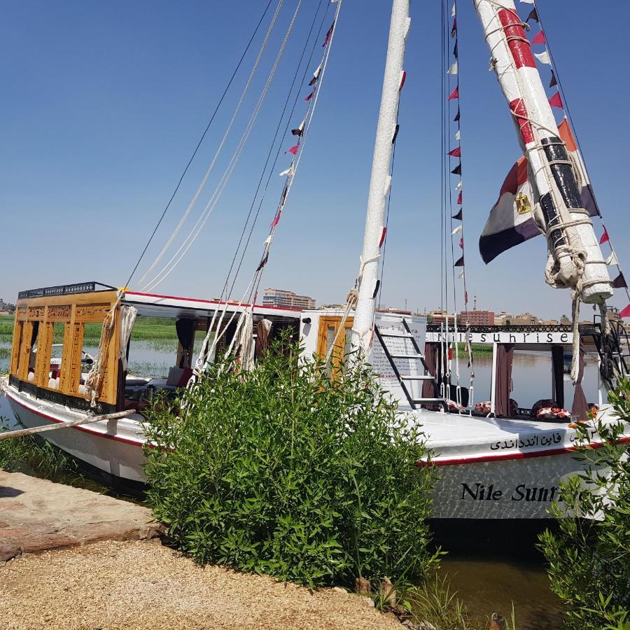 Nile Sunrise Felucca Boat Private Rental Luxor Ngoại thất bức ảnh