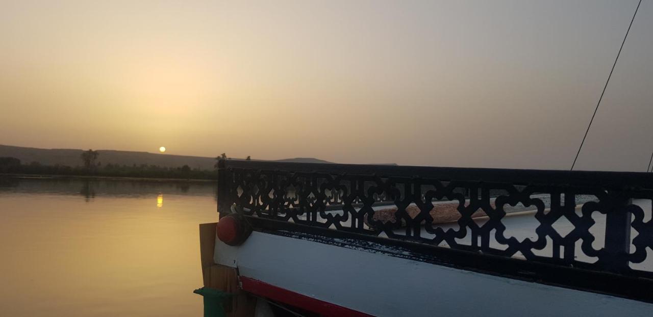 Nile Sunrise Felucca Boat Private Rental Luxor Ngoại thất bức ảnh