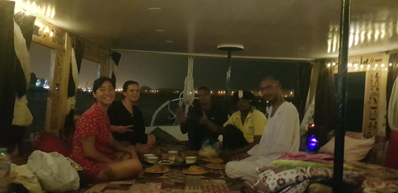 Nile Sunrise Felucca Boat Private Rental Luxor Ngoại thất bức ảnh