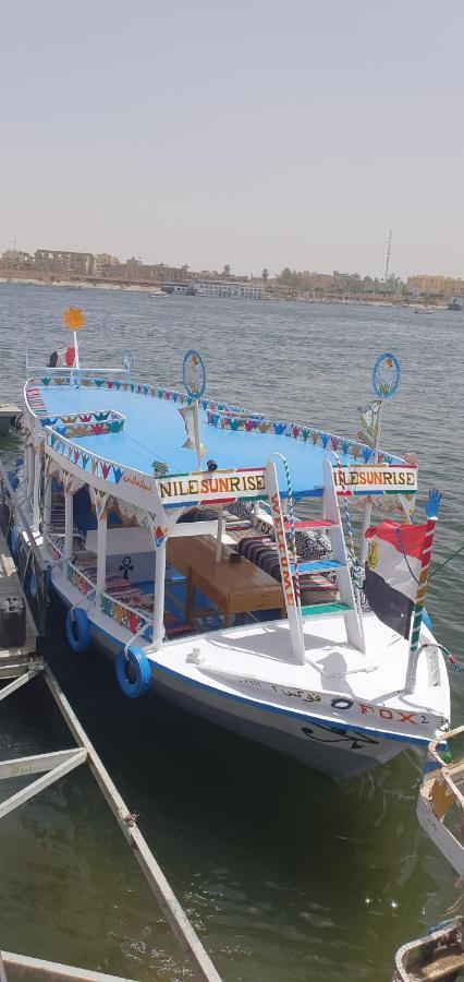 Nile Sunrise Felucca Boat Private Rental Luxor Ngoại thất bức ảnh