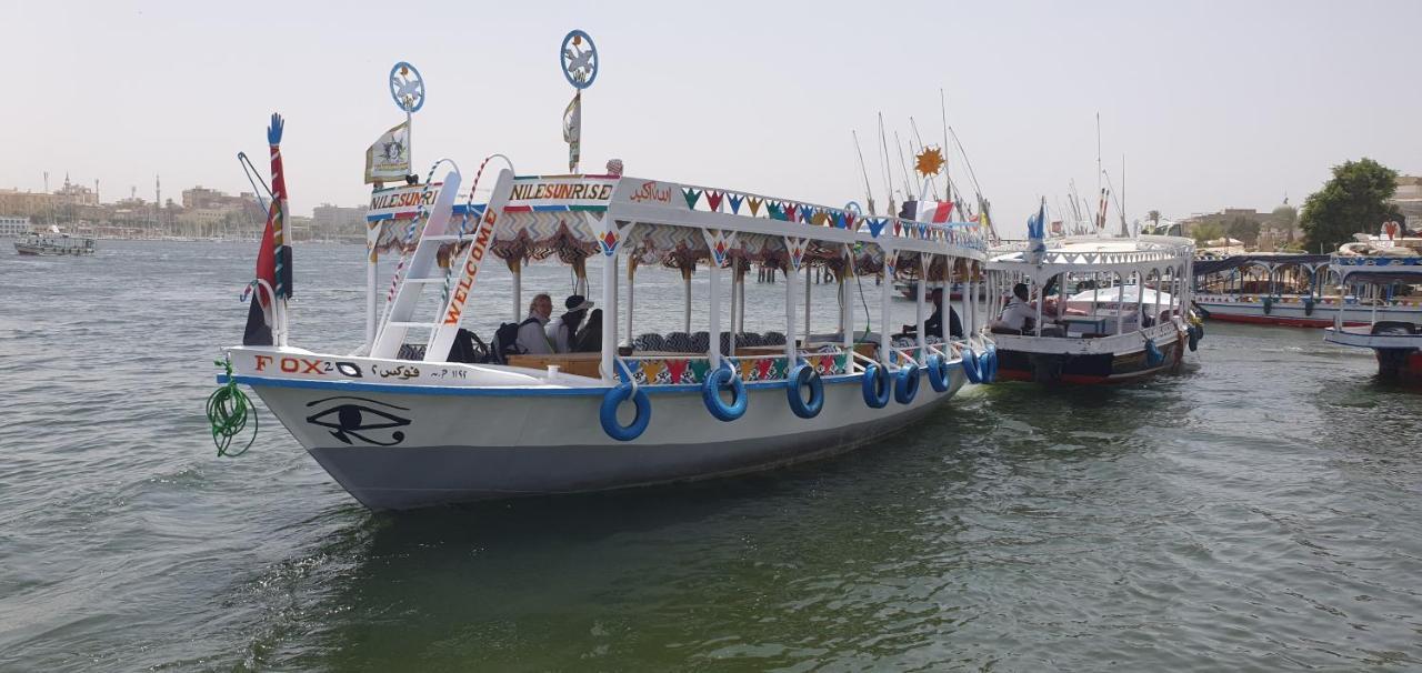 Nile Sunrise Felucca Boat Private Rental Luxor Ngoại thất bức ảnh