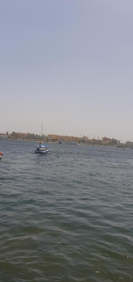 Nile Sunrise Felucca Boat Private Rental Luxor Ngoại thất bức ảnh